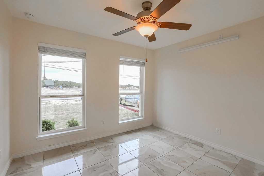 20111 Travis Dr - Photo 15