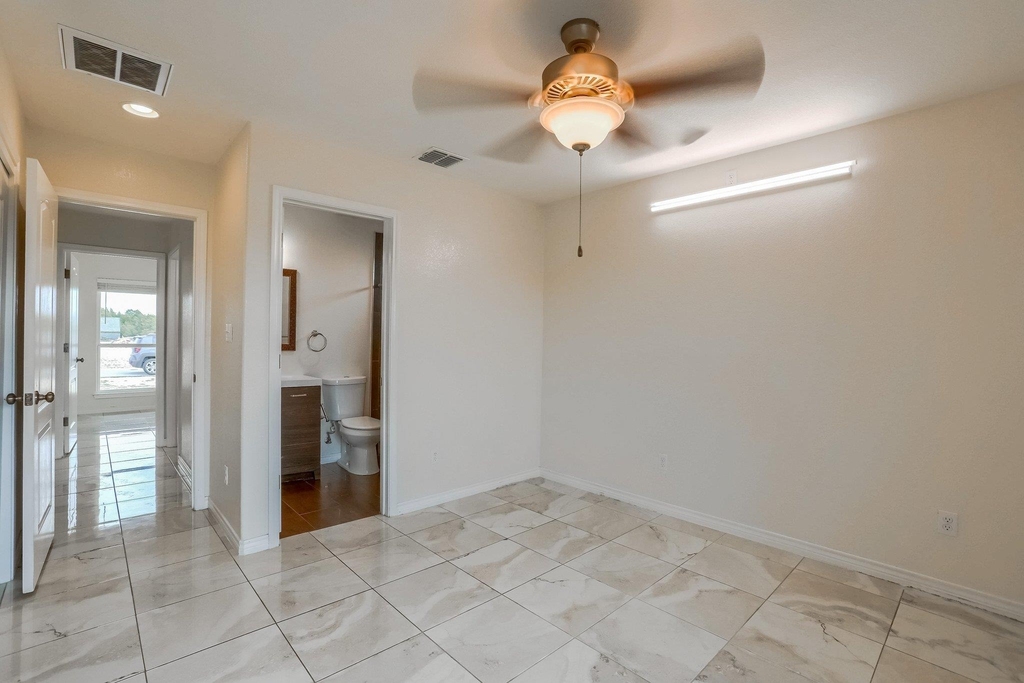 20111 Travis Dr - Photo 12