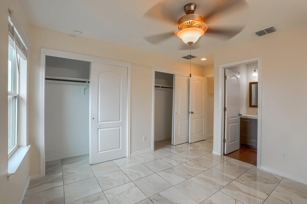 20111 Travis Dr - Photo 11