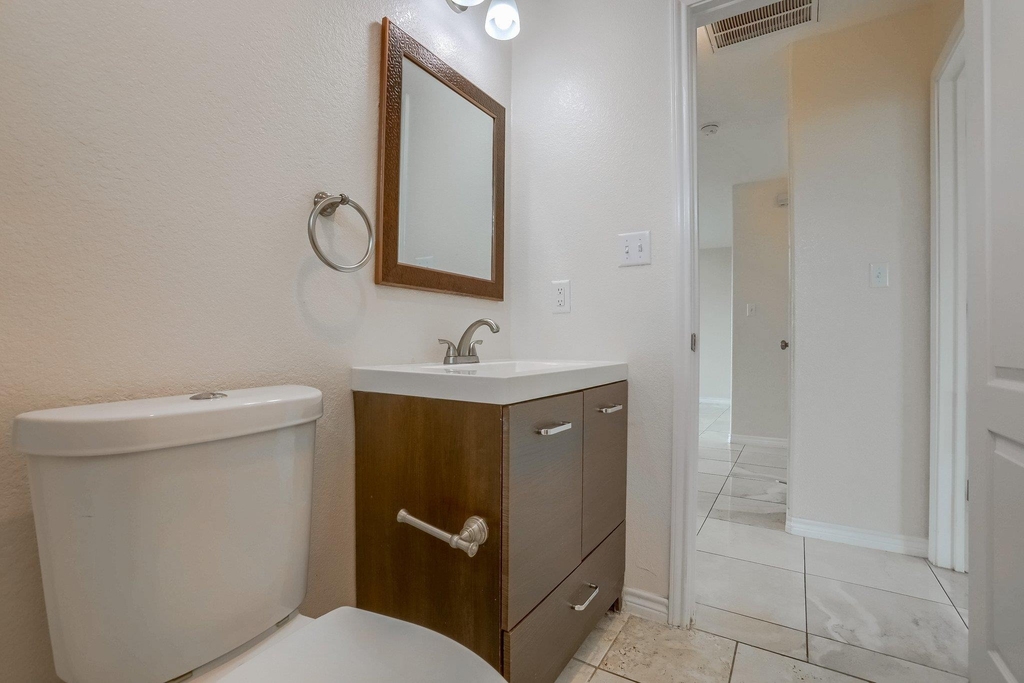 20111 Travis Dr - Photo 19