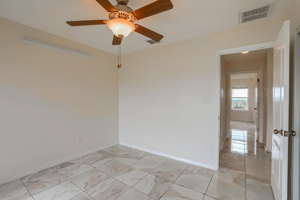 20111 Travis Dr - Photo 16