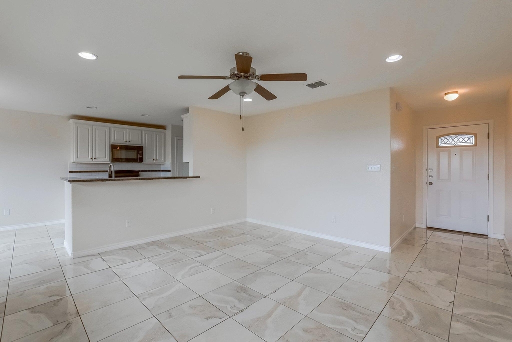 20111 Travis Dr - Photo 4