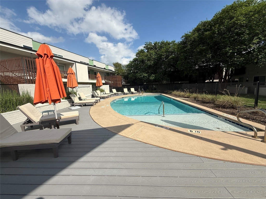 2200 Dickson Dr - Photo 9