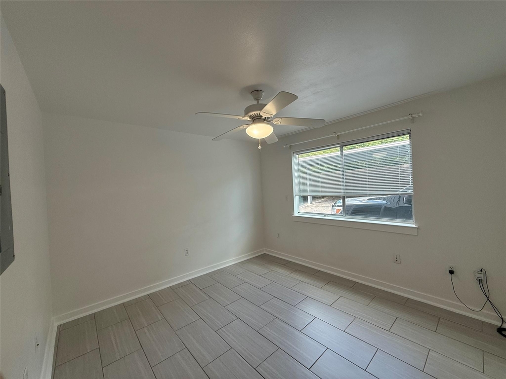 2200 Dickson Dr - Photo 4