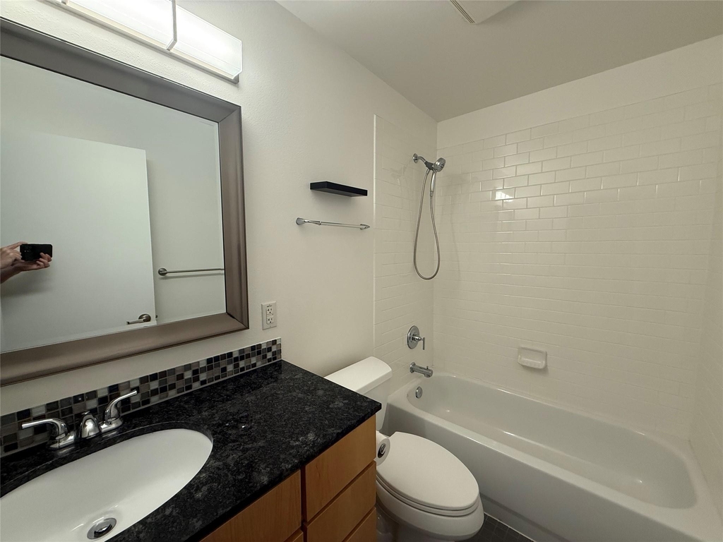 2200 Dickson Dr - Photo 8