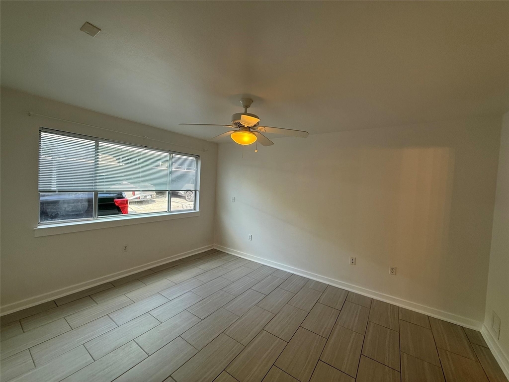 2200 Dickson Dr - Photo 6
