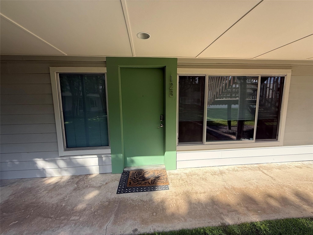 2200 Dickson Dr - Photo 0