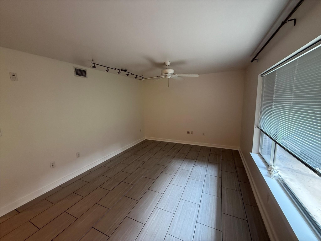 2200 Dickson Dr - Photo 5