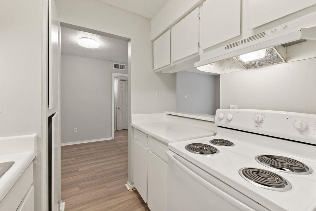 1720 Wooten Park Dr - Photo 8