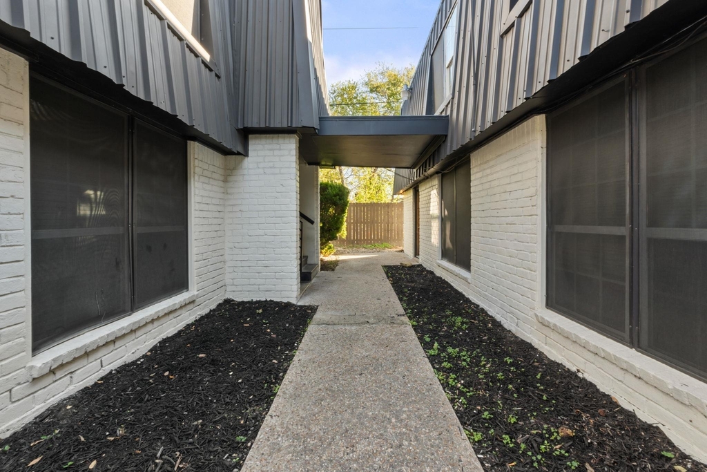 1720 Wooten Park Dr - Photo 21