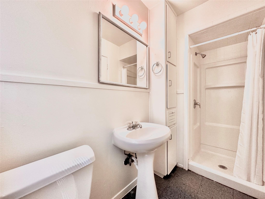 2721 Hemphill Park - Photo 3
