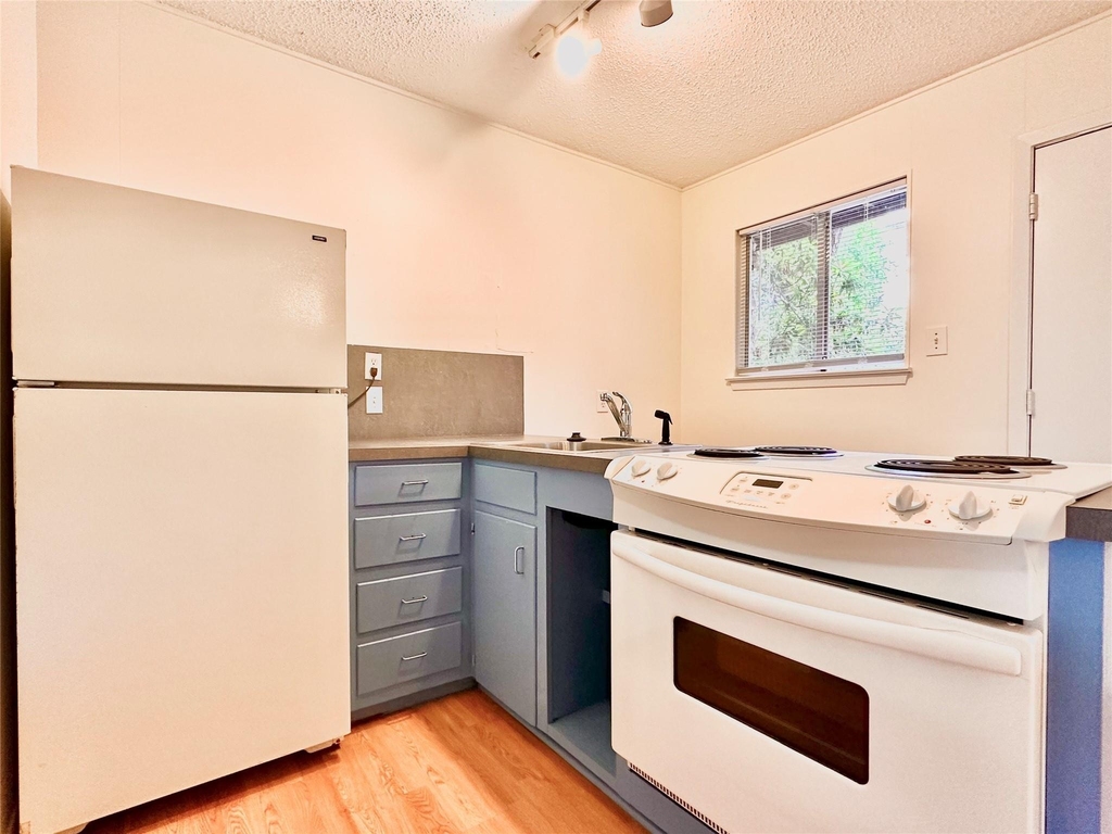2721 Hemphill Park - Photo 1