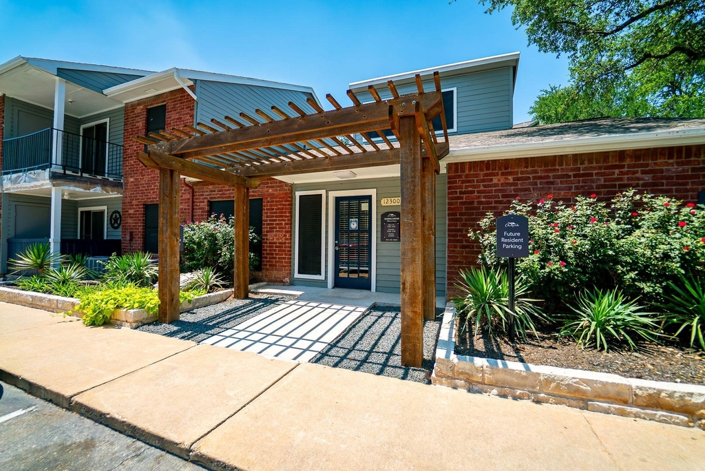 12300 Hymeadow Dr - Photo 1