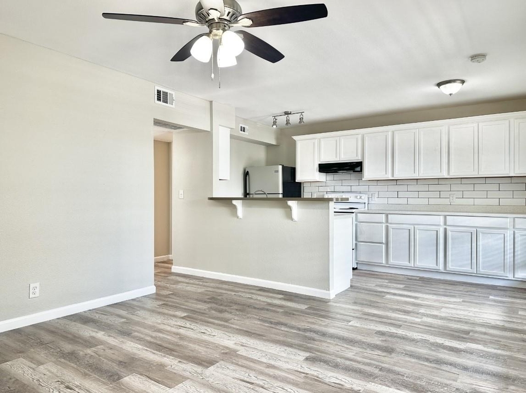 7304 Twin Crest Dr - Photo 2