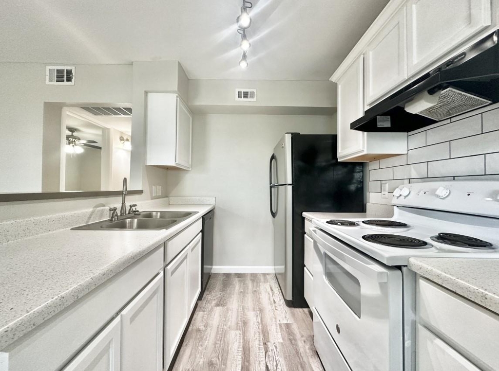 7304 Twin Crest Dr - Photo 4