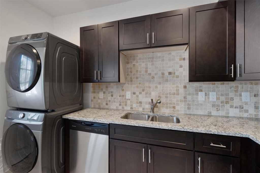6211 Manor Rd - Photo 6