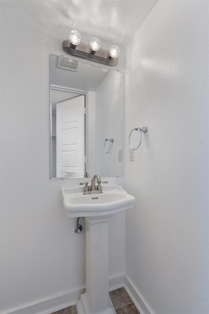 6211 Manor Rd - Photo 9