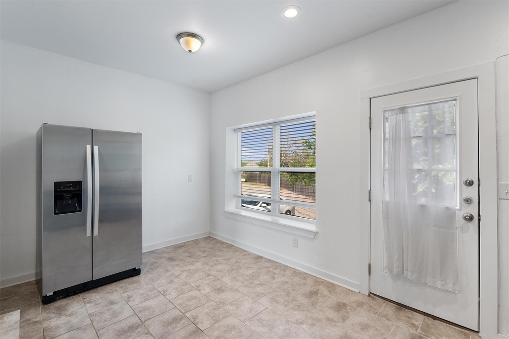 6211 Manor Rd - Photo 8