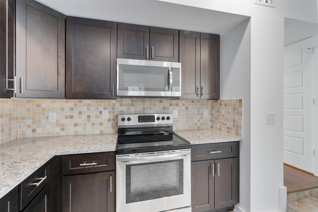 6211 Manor Rd - Photo 7