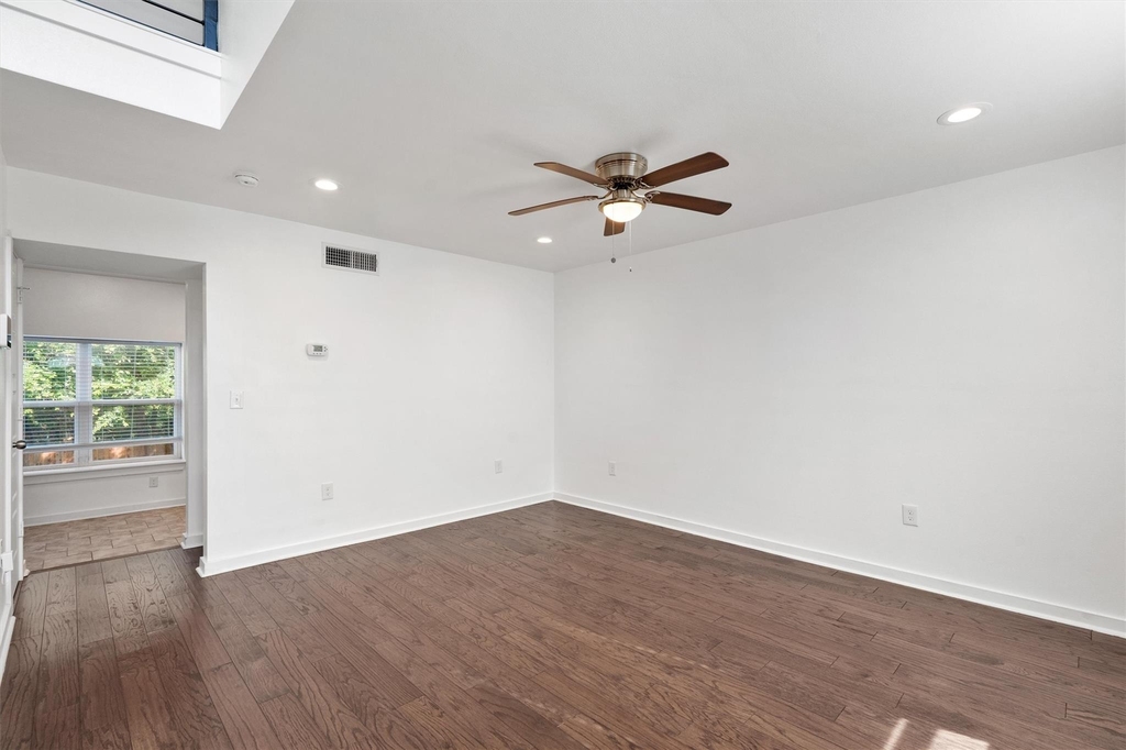 6211 Manor Rd - Photo 5