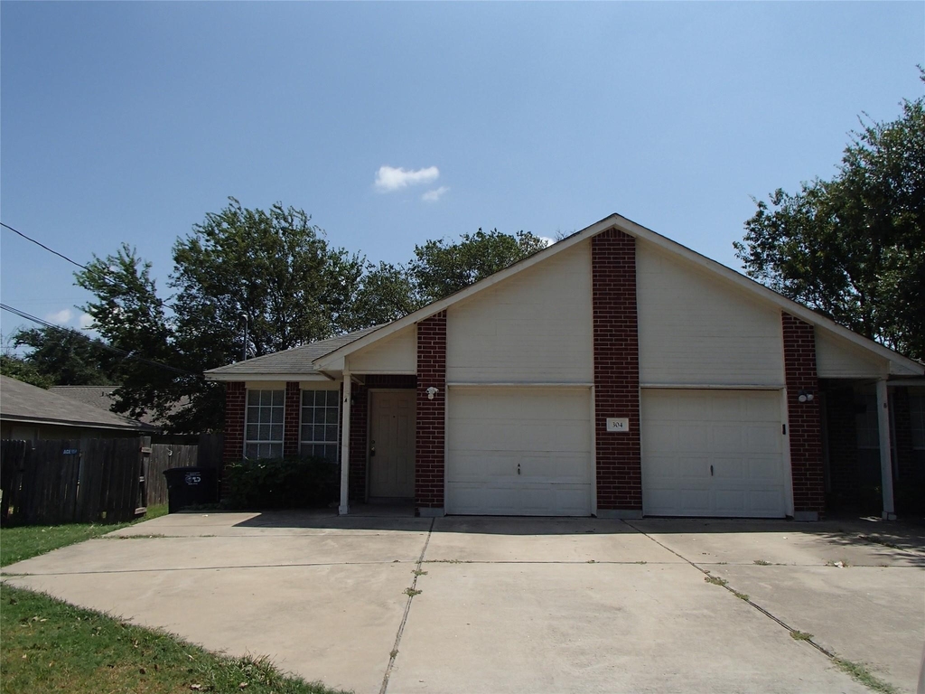 304 Tamara Dr - Photo 0