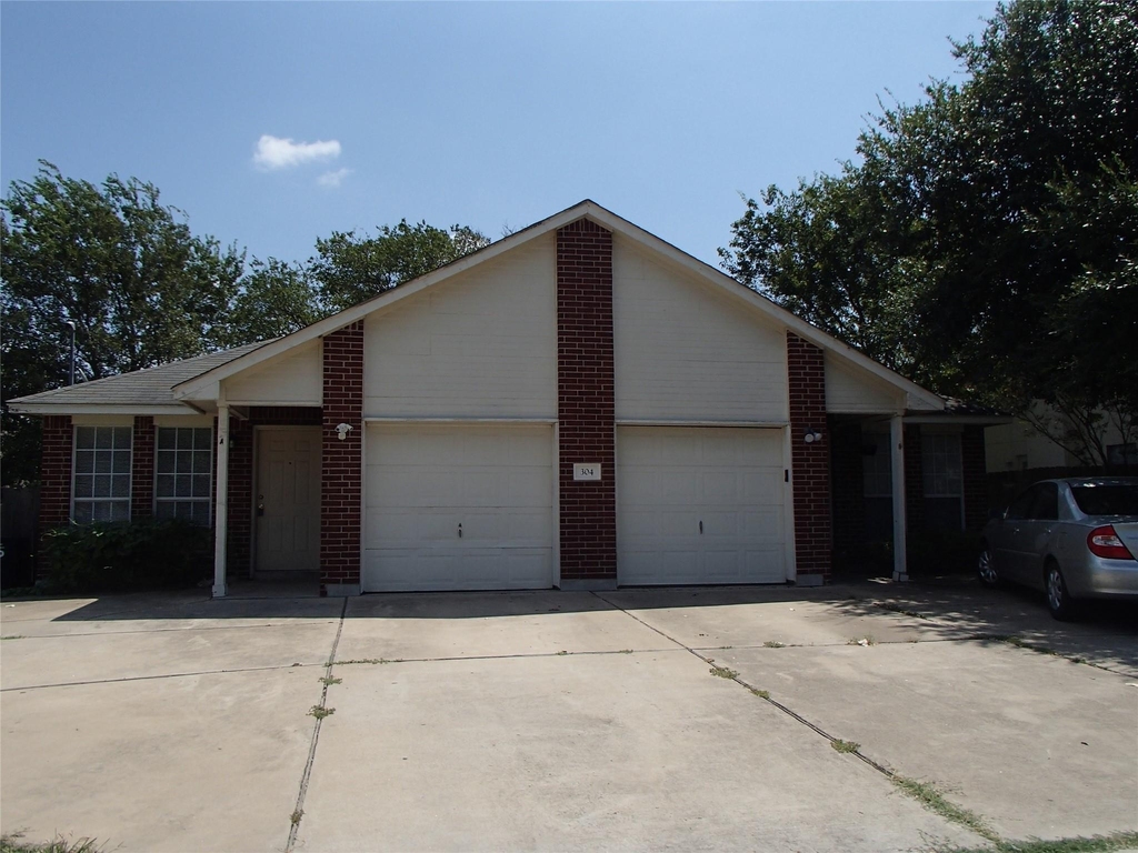304 Tamara Dr - Photo 1
