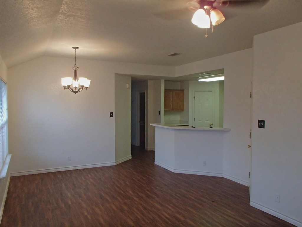304 Tamara Dr - Photo 2