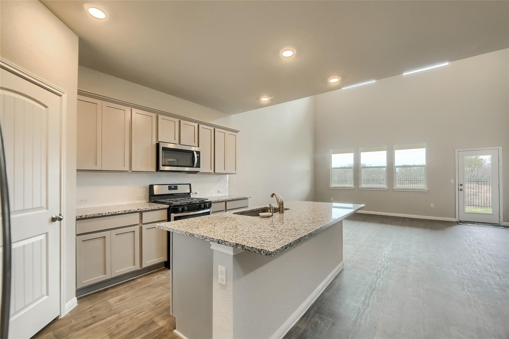 603 Bluffview Dr - Photo 3