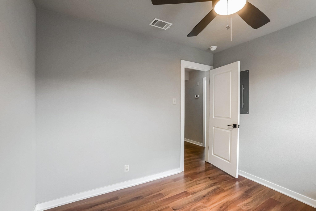 5909 Lago Vista Way - Photo 13