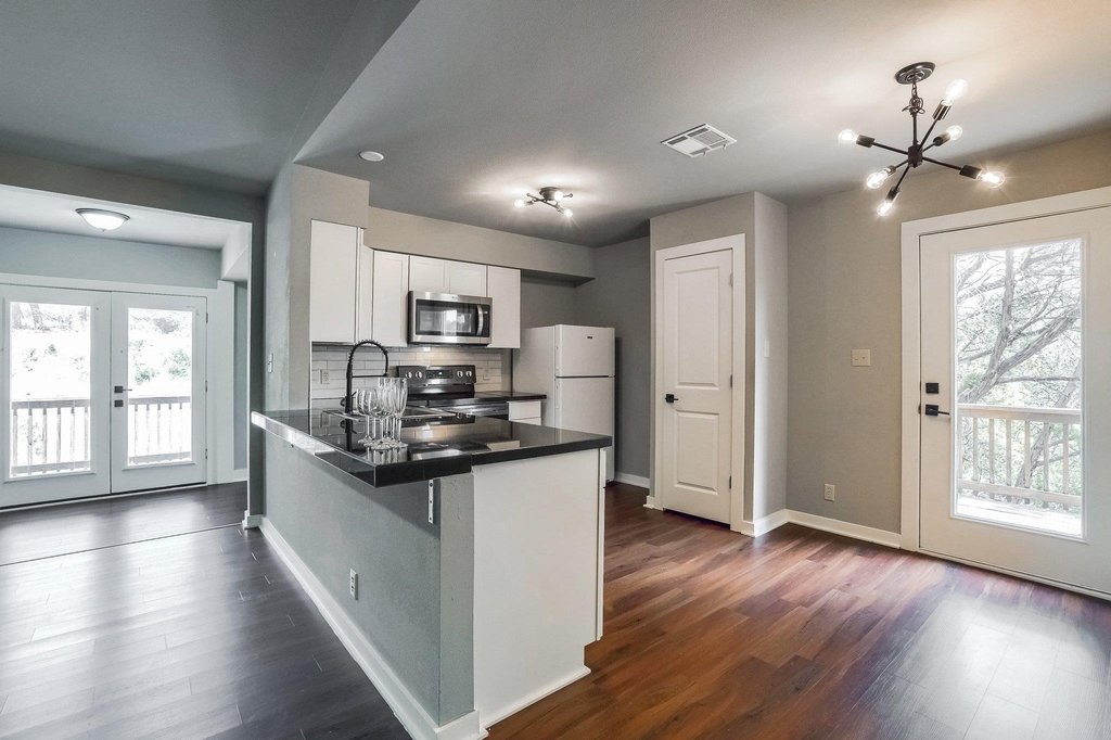 5909 Lago Vista Way - Photo 2