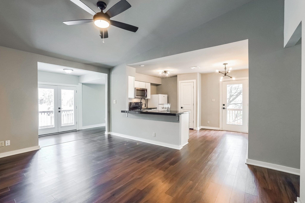 5909 Lago Vista Way - Photo 4
