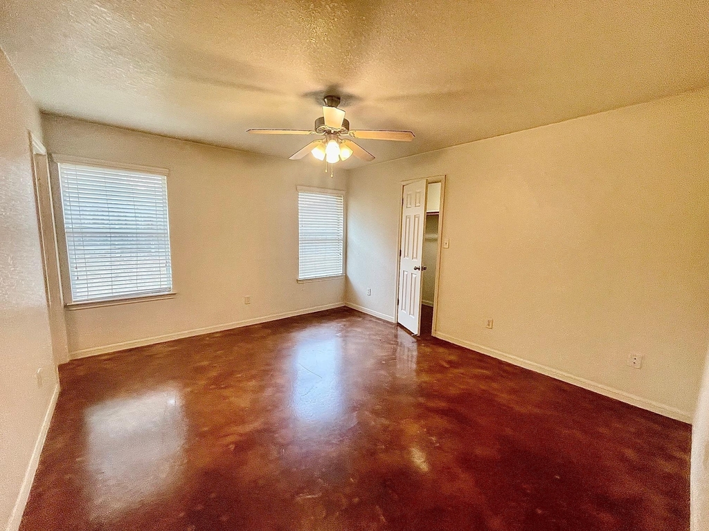 5018 205 Loop - Photo 7