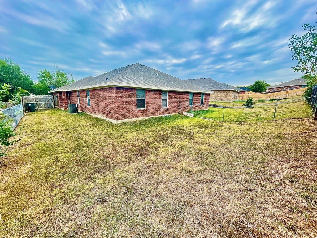 5018 205 Loop - Photo 17