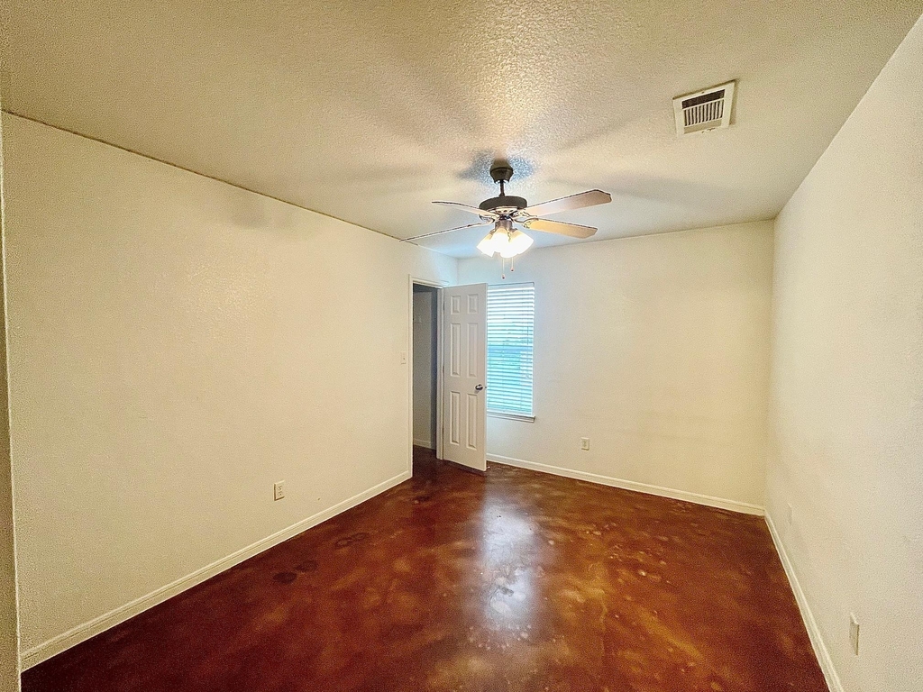 5018 205 Loop - Photo 12