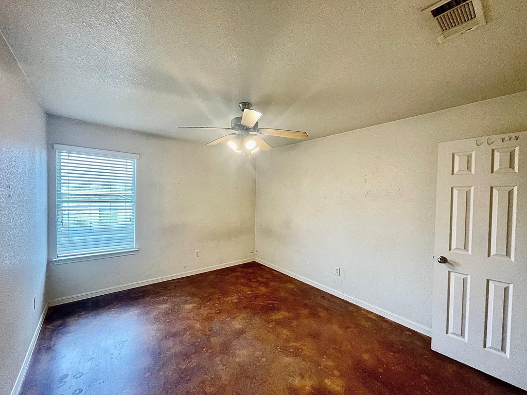 5018 205 Loop - Photo 14