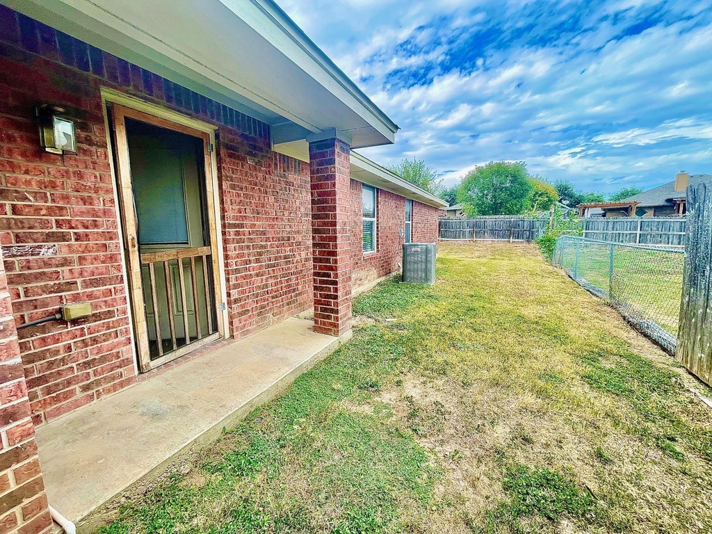 5018 205 Loop - Photo 16