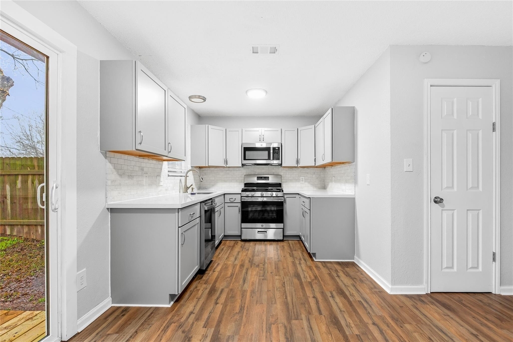 10511 Man O War Ave - Photo 5