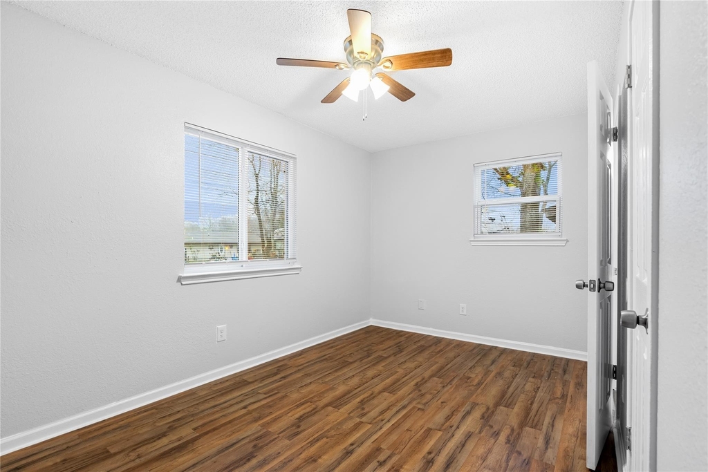 10511 Man O War Ave - Photo 8