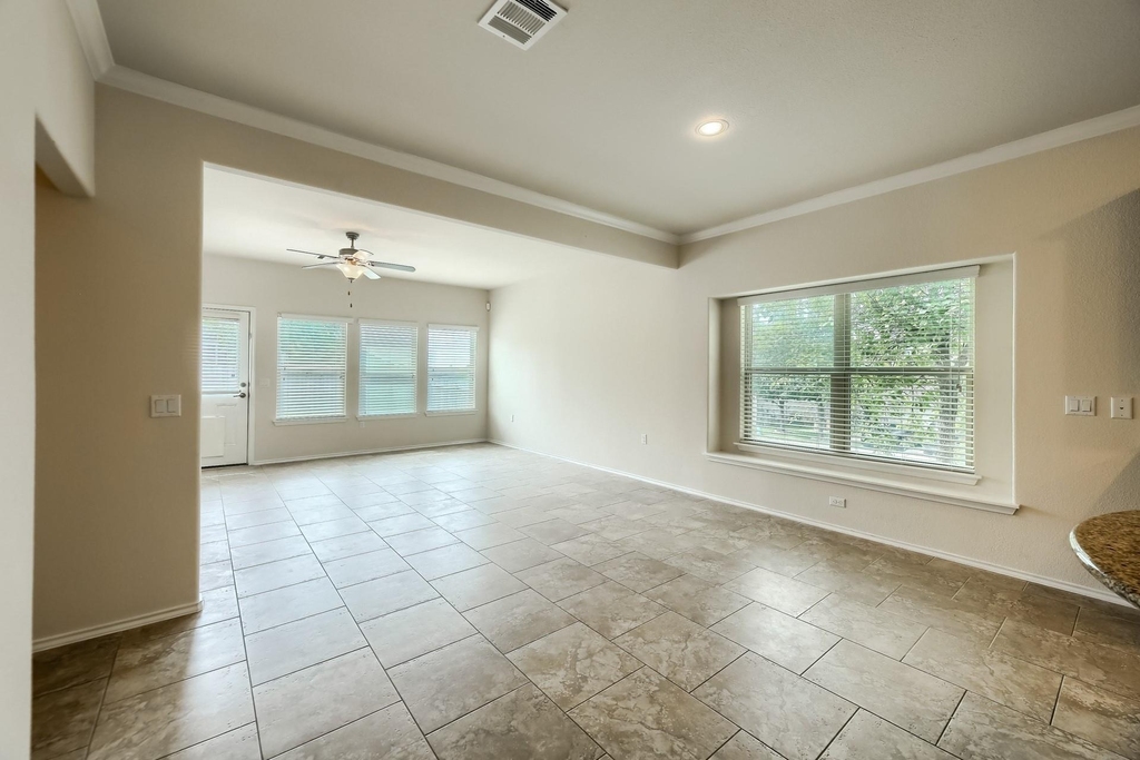 10001 Pinnacle Crest Loop - Photo 14