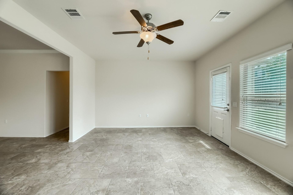 10001 Pinnacle Crest Loop - Photo 11