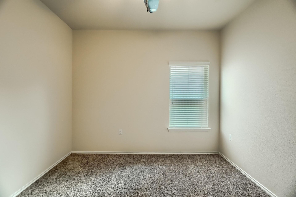 10001 Pinnacle Crest Loop - Photo 29