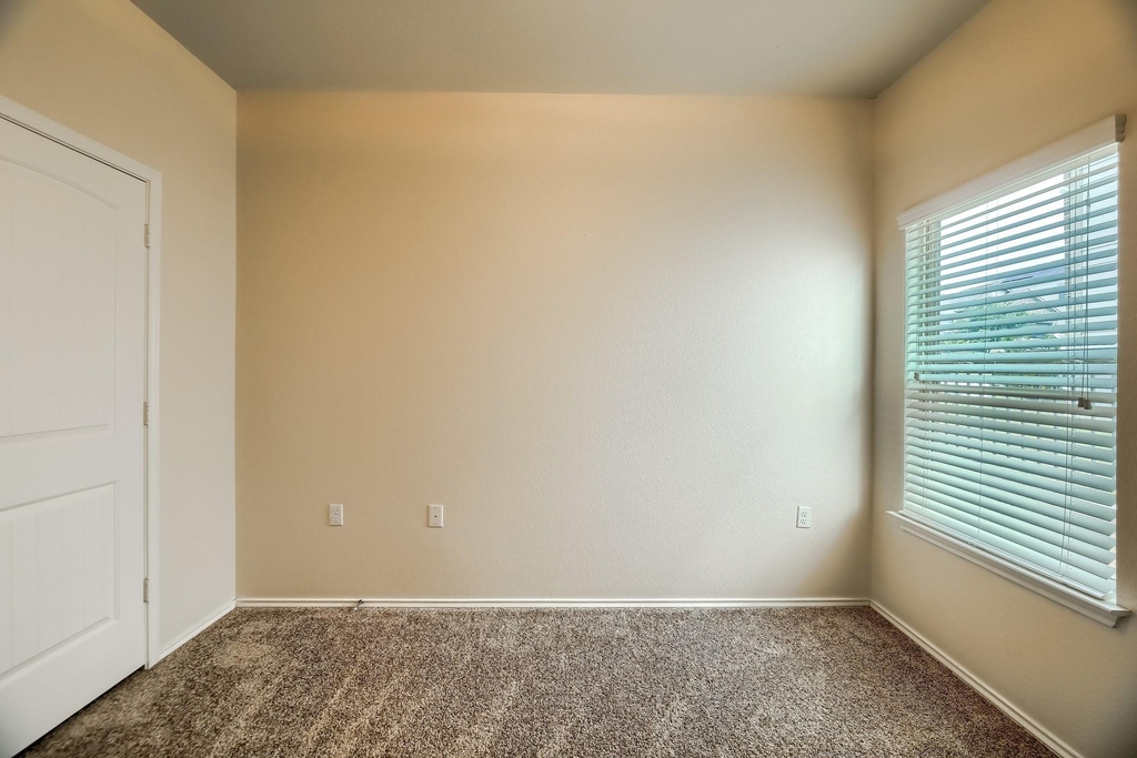 10001 Pinnacle Crest Loop - Photo 26