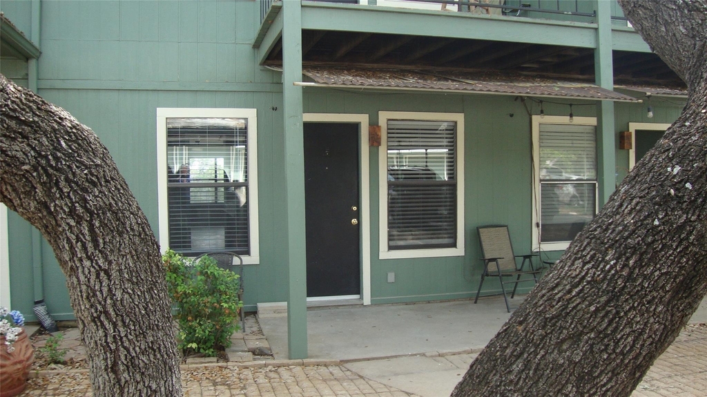 20802 Bonanza St - Photo 0