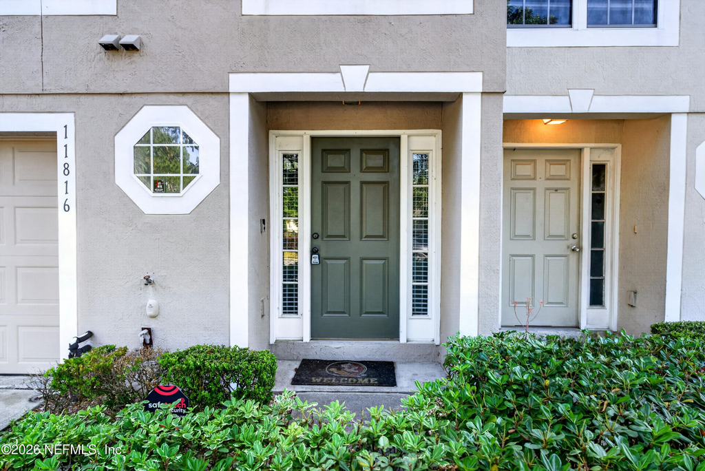 11816 Lake Bend Circle - Photo 2