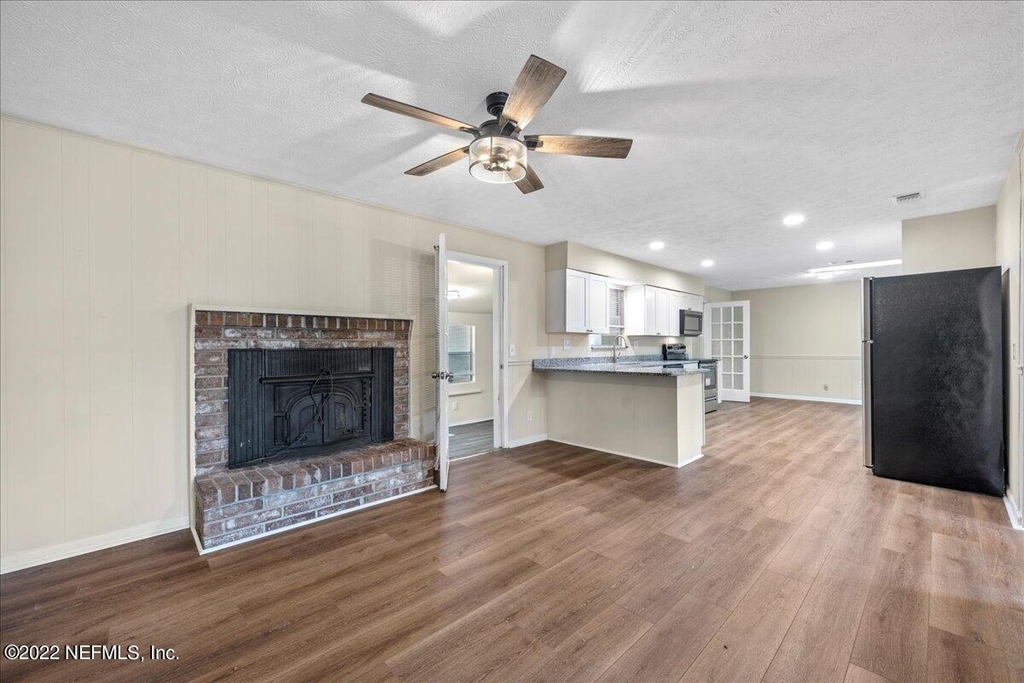 1683 Morningside Drive - Photo 3