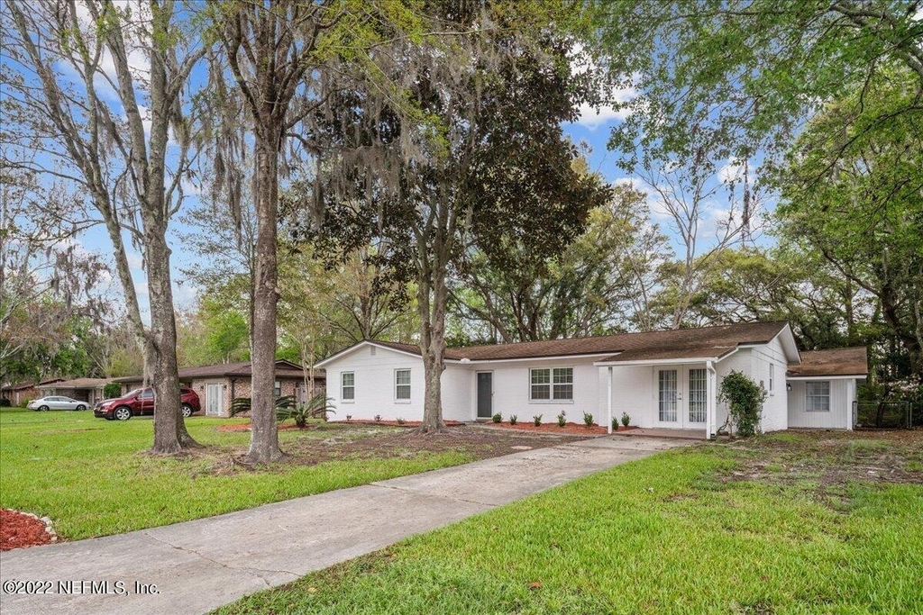 1683 Morningside Drive - Photo 0