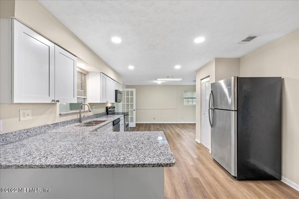 1683 Morningside Drive - Photo 2