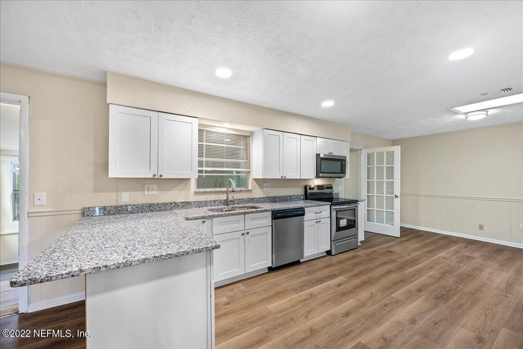 1683 Morningside Drive - Photo 4