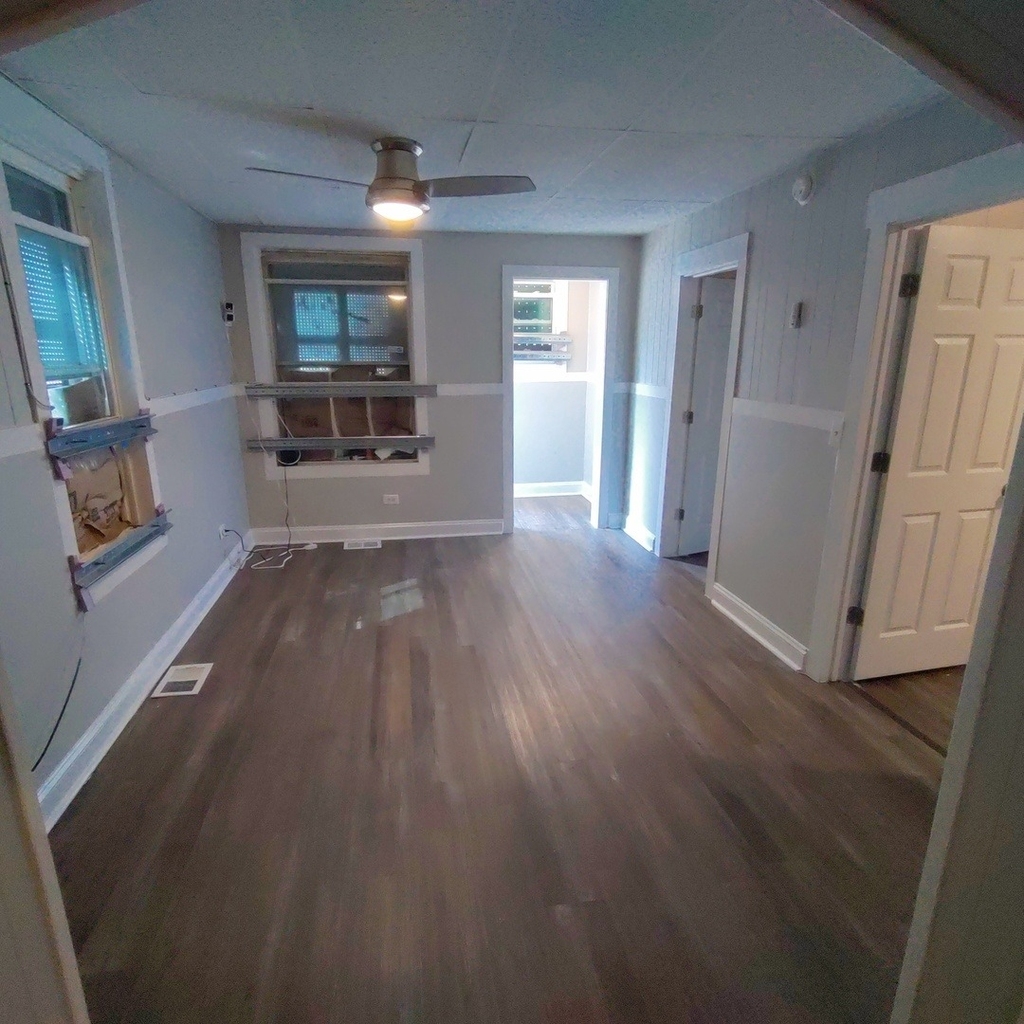 1507 E 76th Place - Photo 3