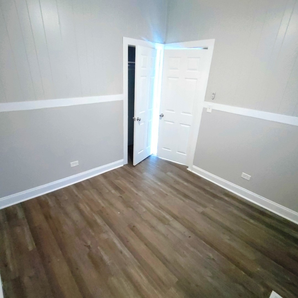 1507 E 76th Place - Photo 5